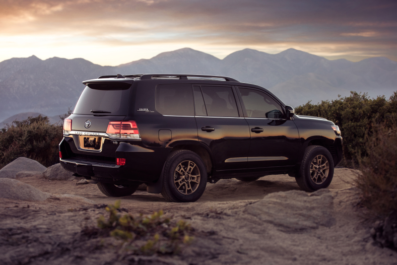 Illustration for article titled The 2020 Toyota Land Cruiser Found a Nice Aesthetic Twist